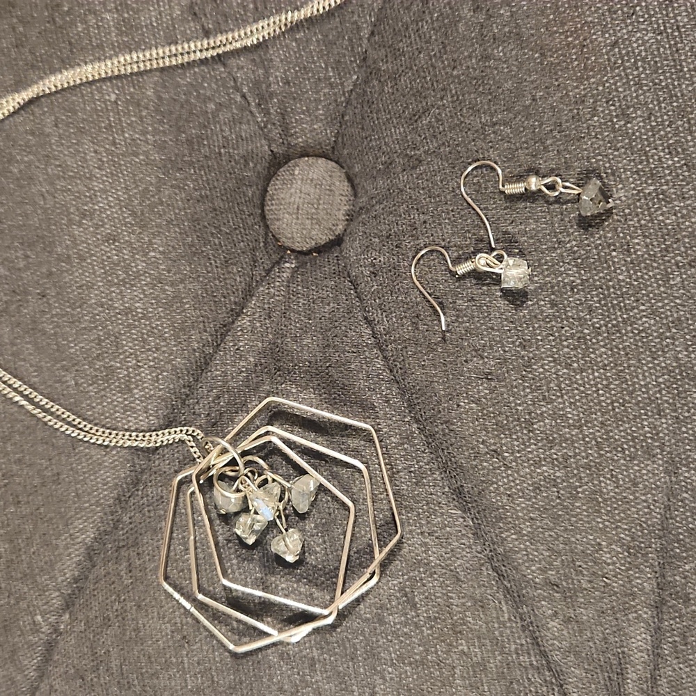 Very long beautiful necklace and matching earrings